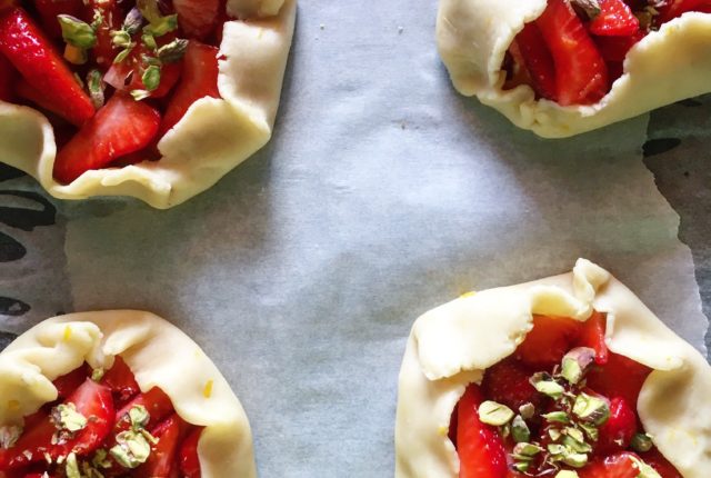 Galette alle fragole e pistacchi