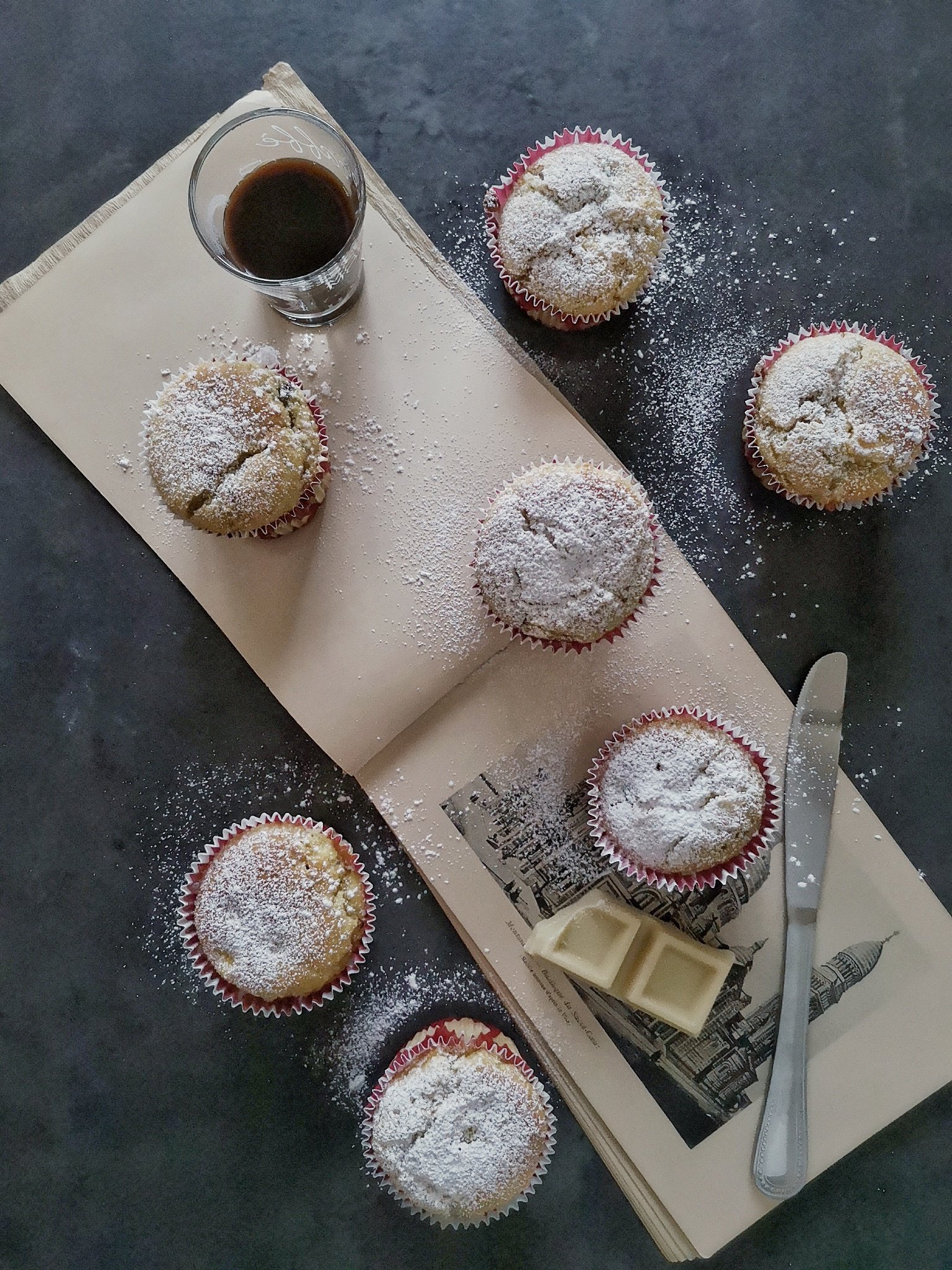 La ricetta dei muffin con frutti di bosco e cioccolato bianco