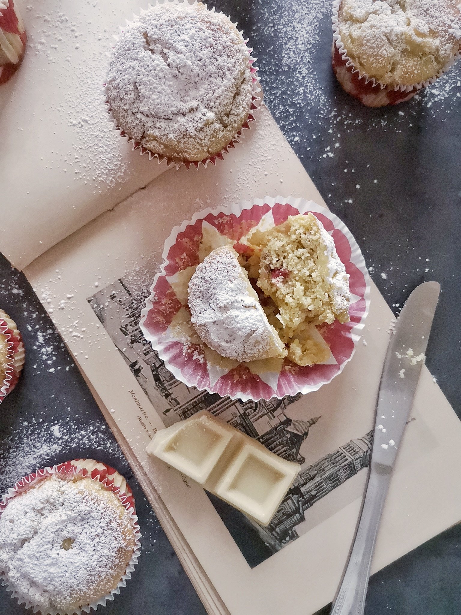 La ricetta dei muffin con frutti di bosco e cioccolato bianco