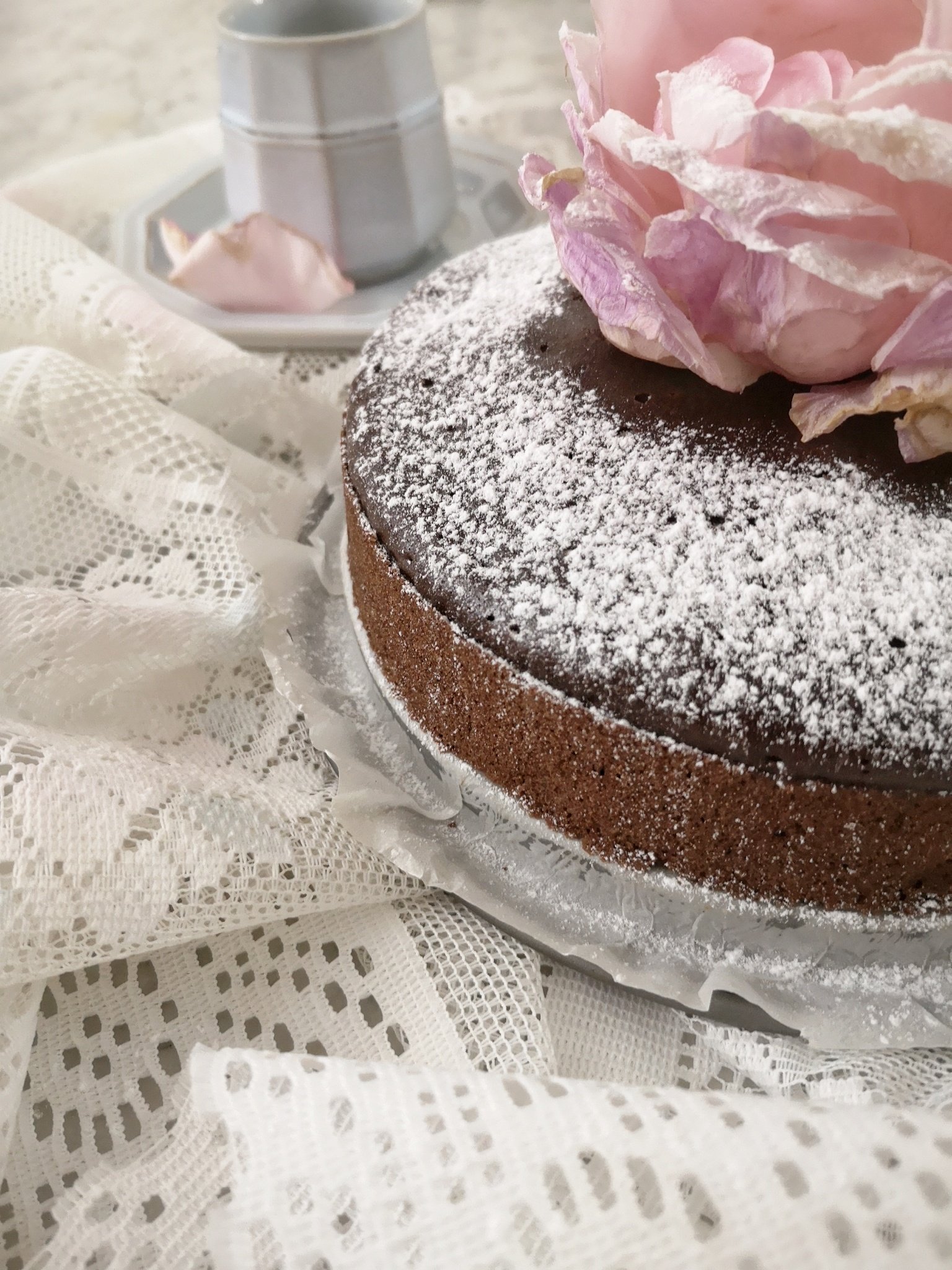La ricetta della torta al cacao e caffè senza uova