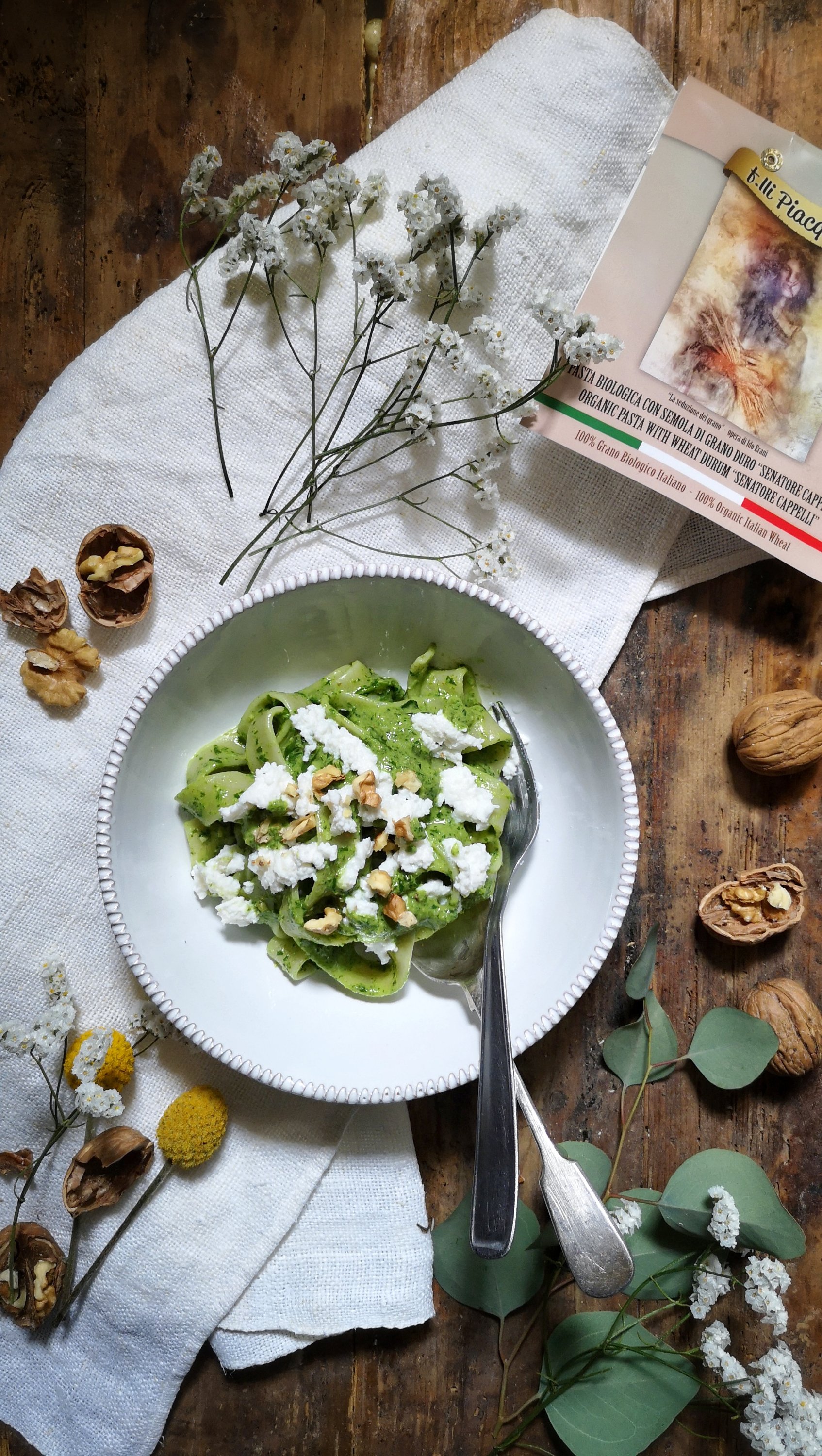 La ricetta delle pappardelle con pesto di noci e rucola