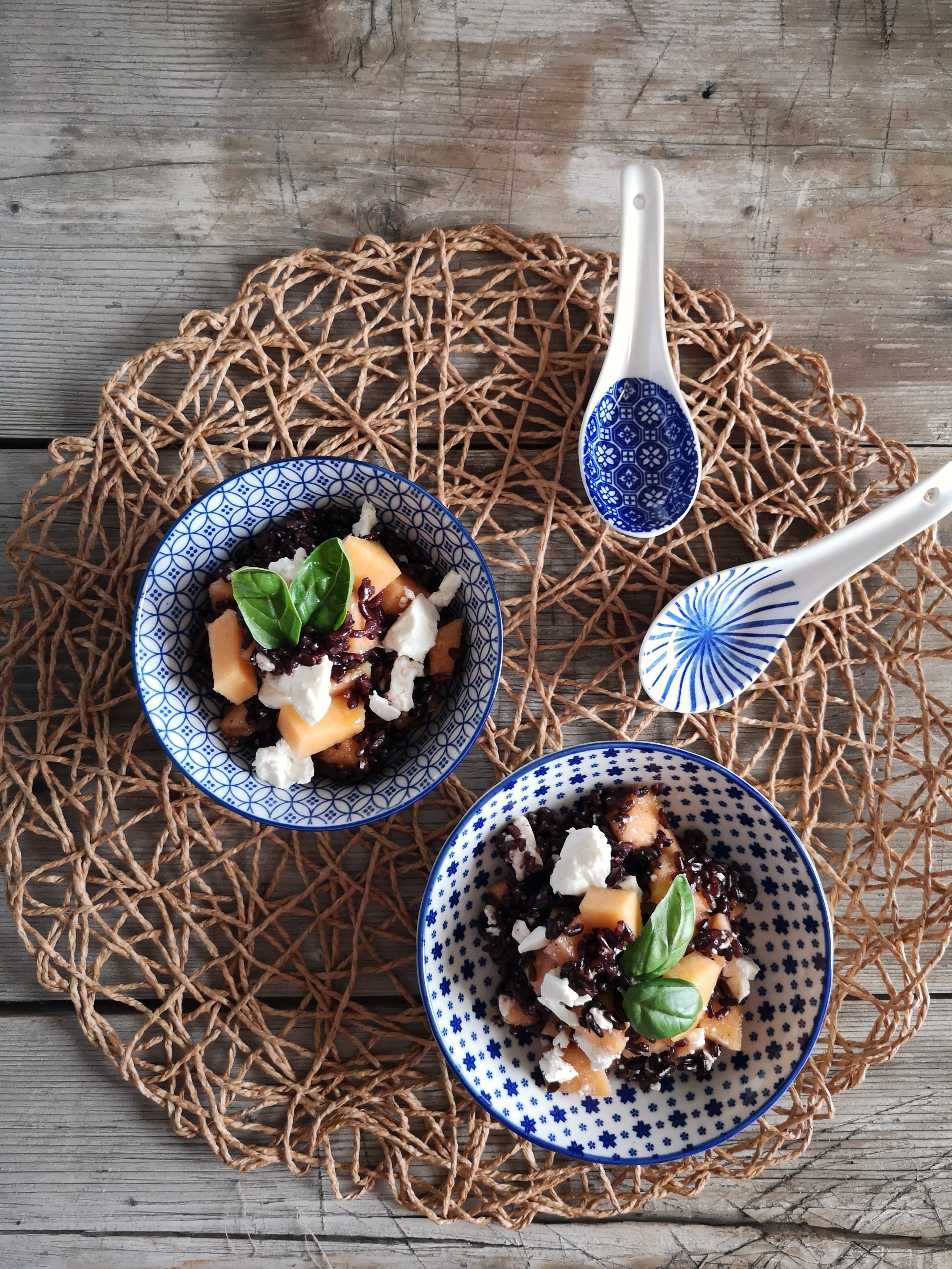 La ricetta del riso venere con feta e melone