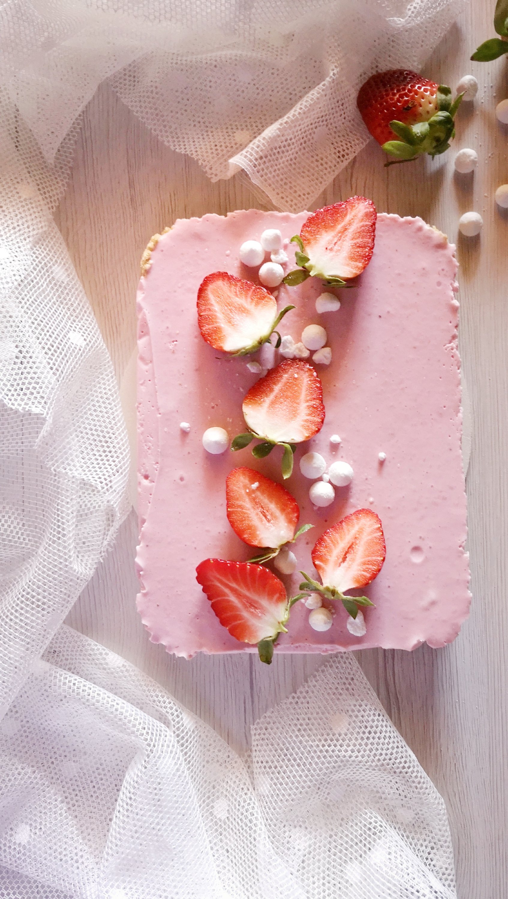 La ricetta della torta fredda allo yogurt e fragole