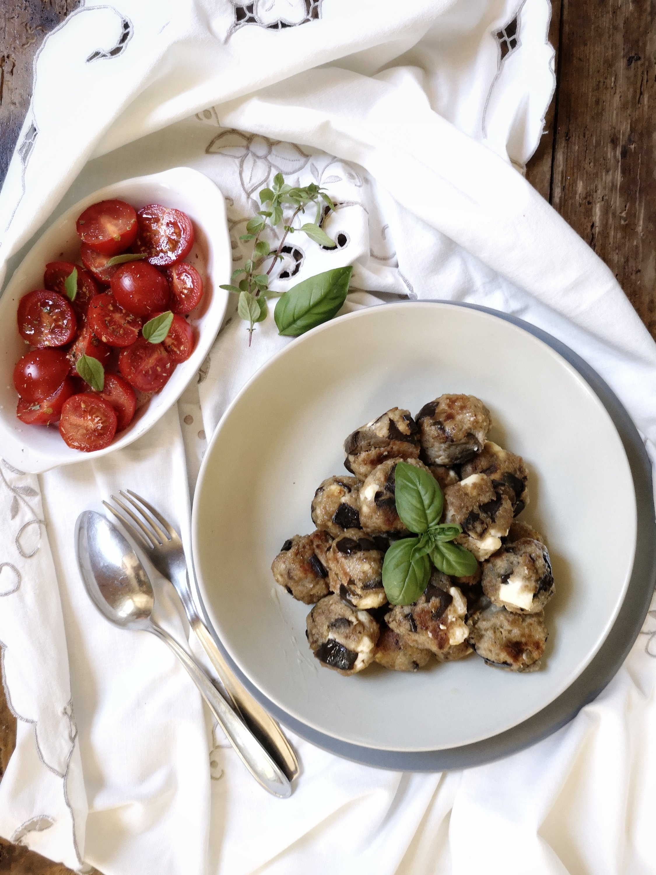 Polpette di macinato con melanzane e feta