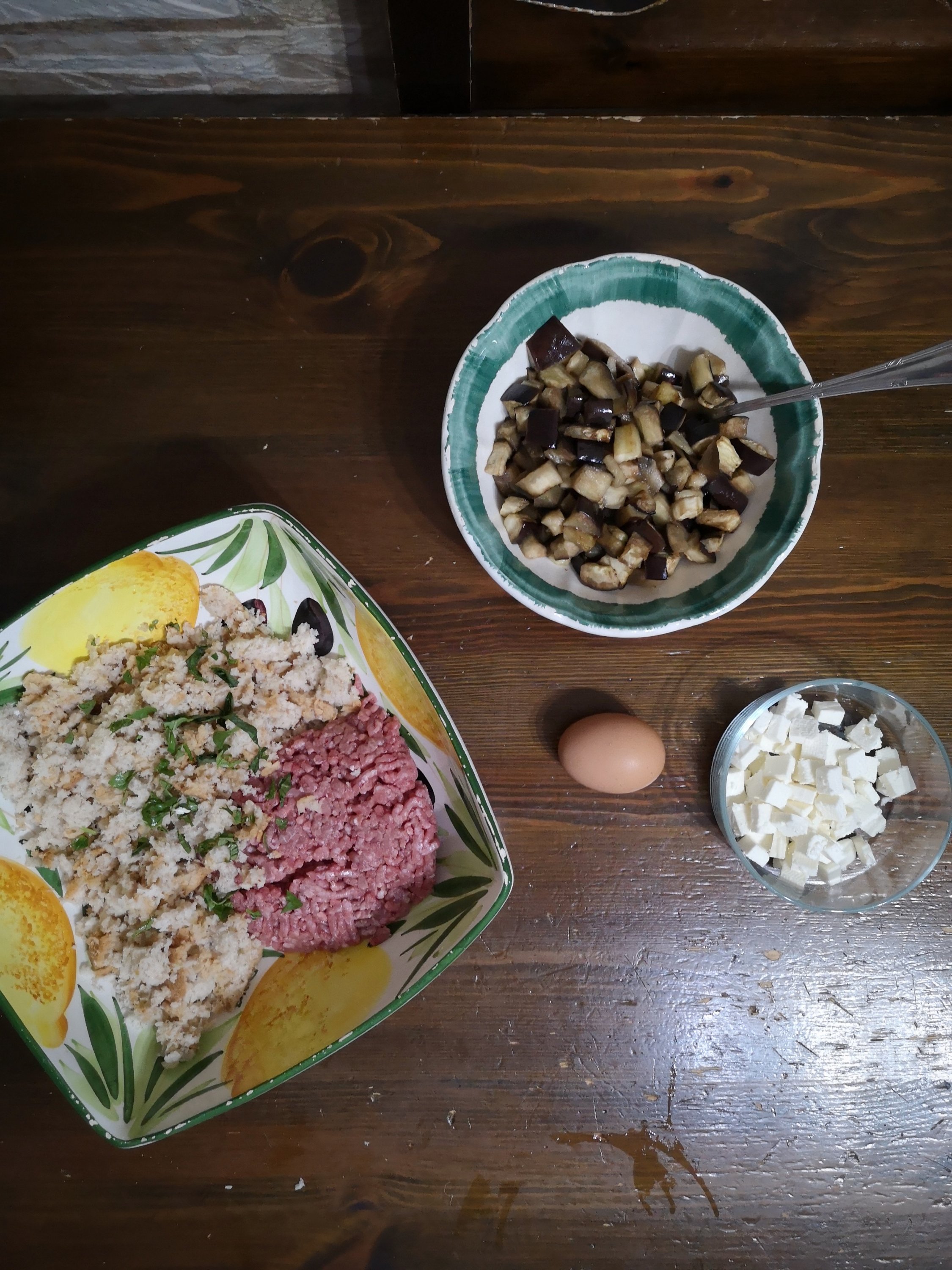 Polpette di macinato con melanzane e feta