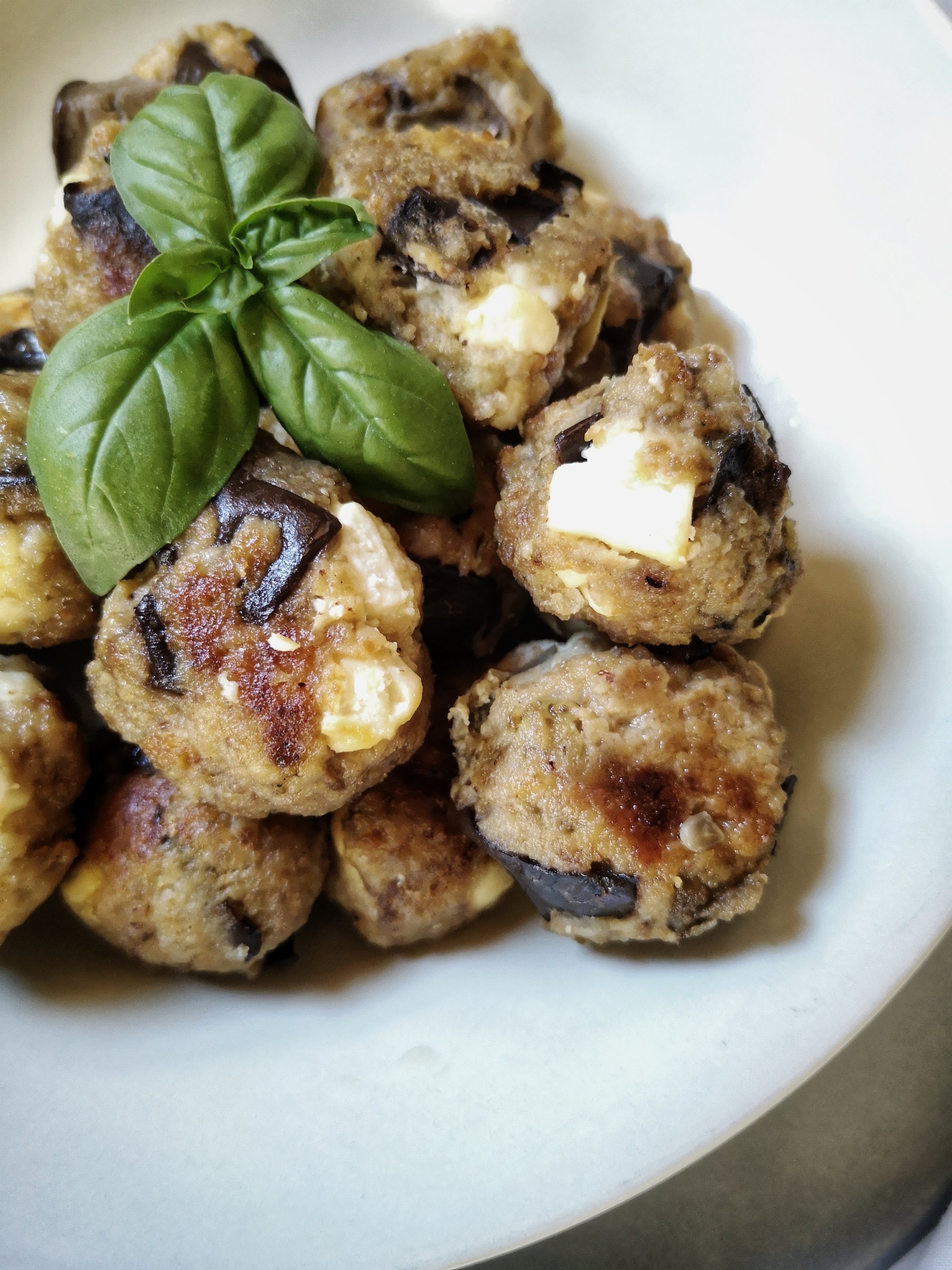 Polpette di macinato con melanzane e feta