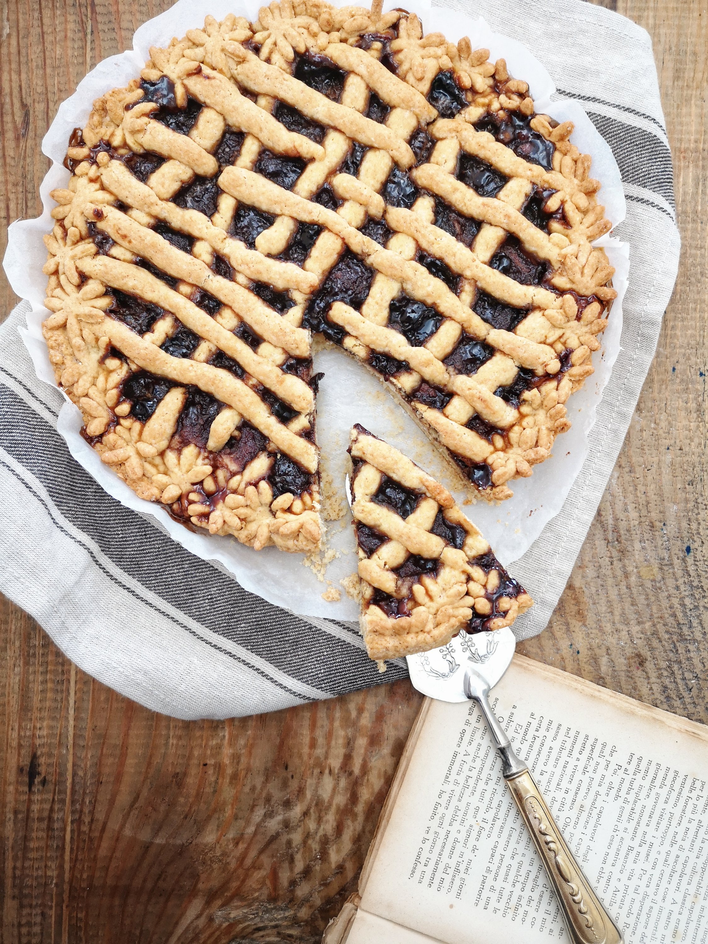 Crostata con ricotta e confettura di amarene