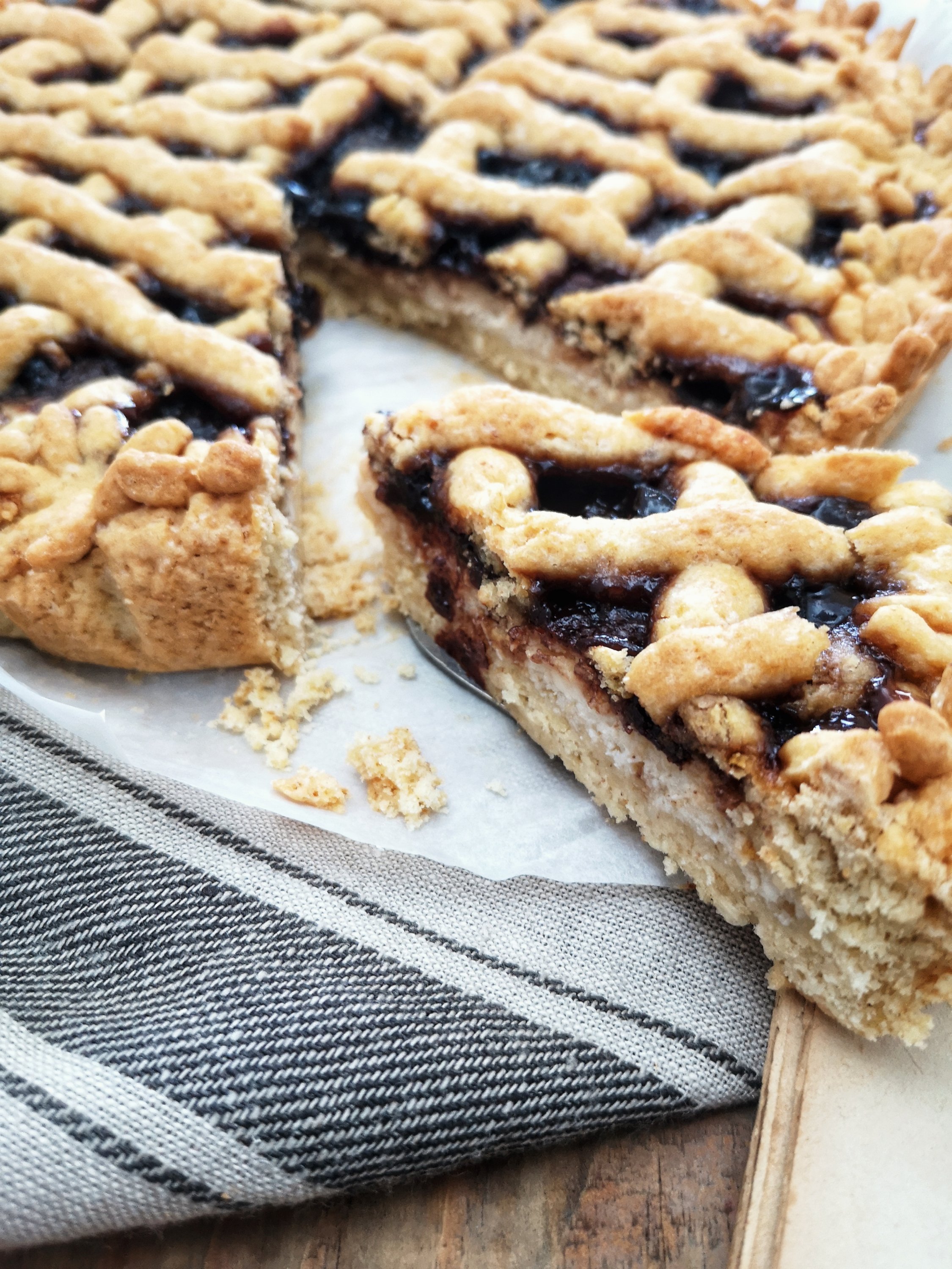 Crostata con ricotta e confettura di amarene