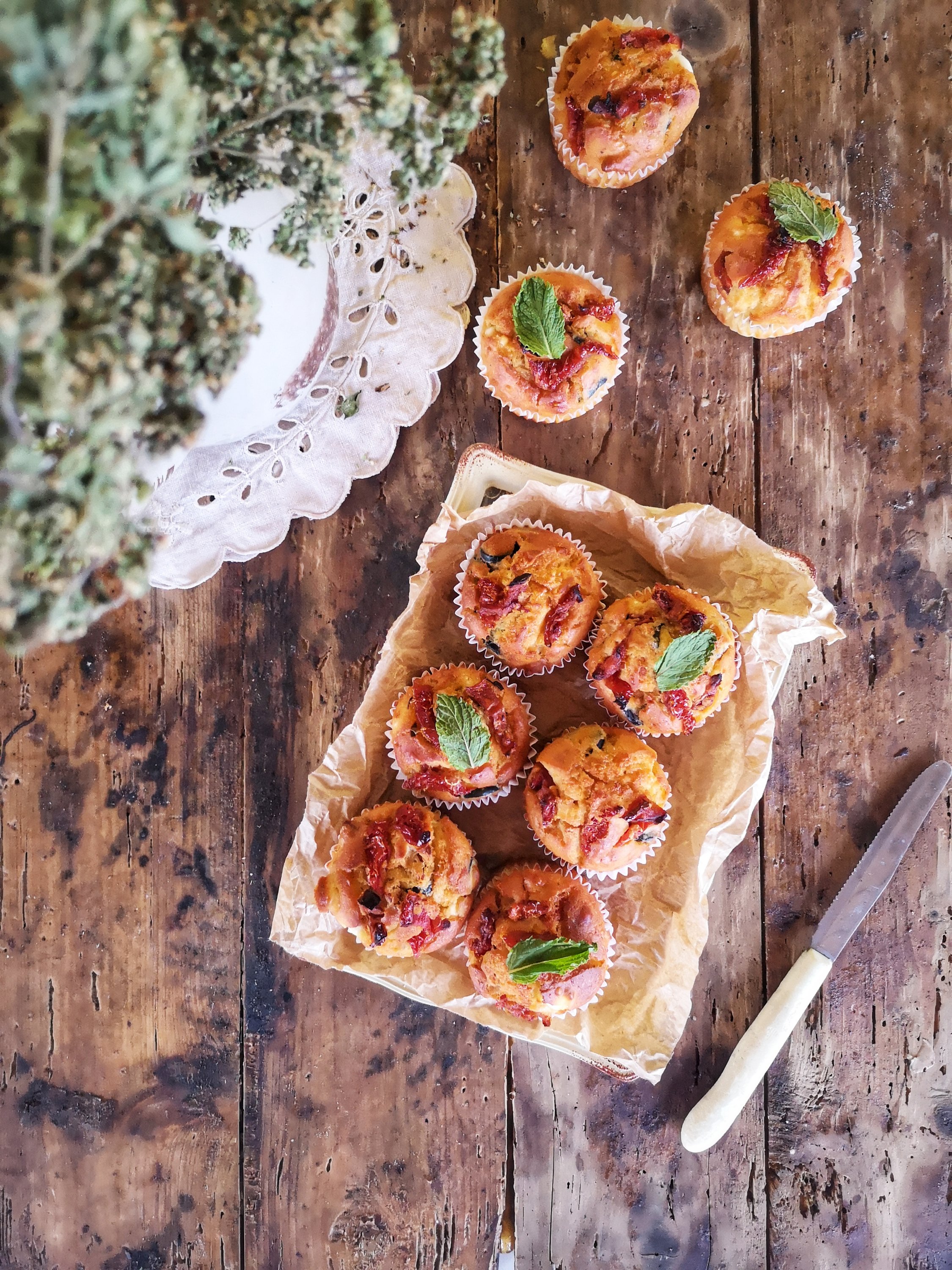 muffin con pomodori secchi e feta