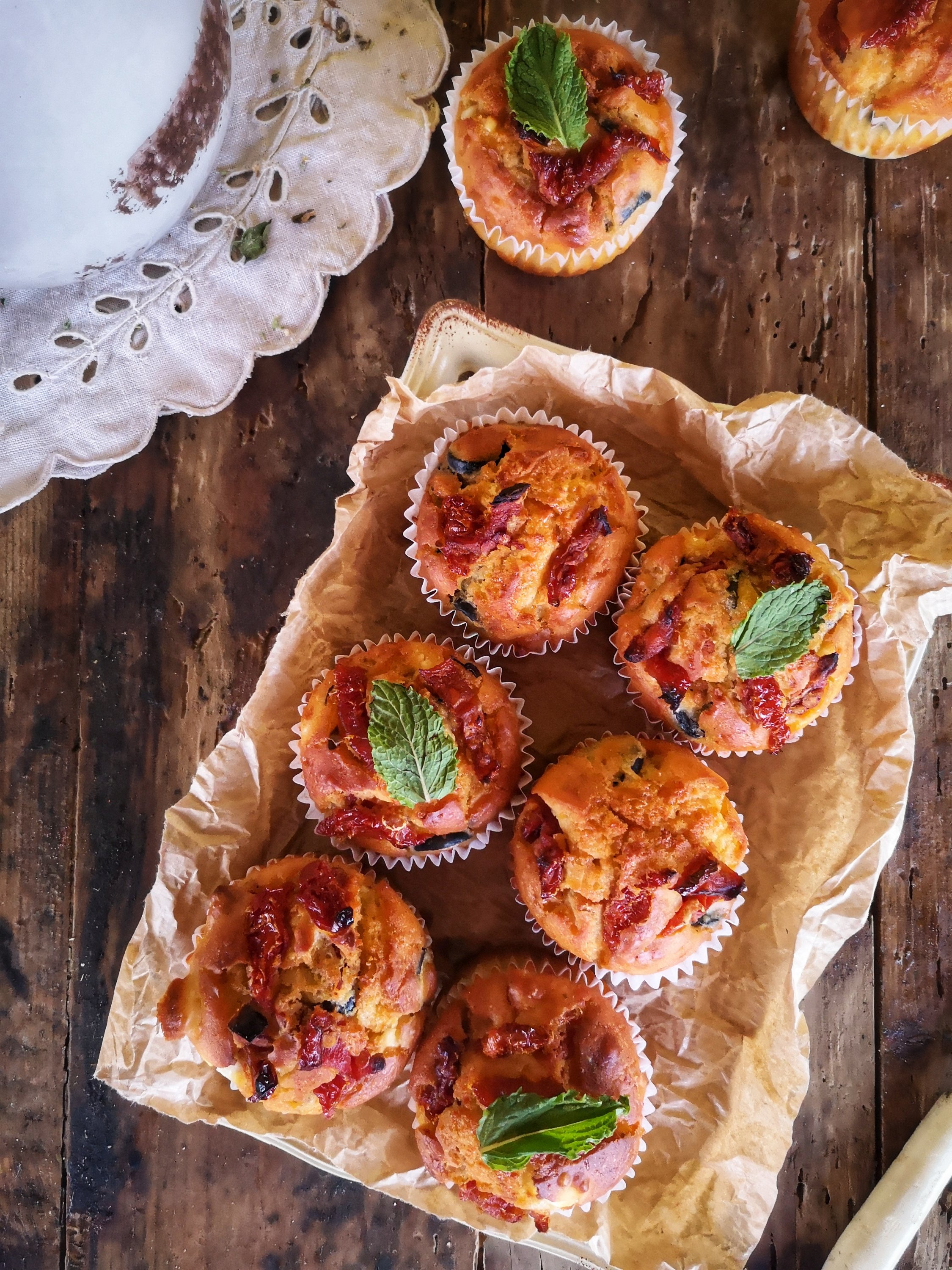 muffin con pomodori secchi e feta