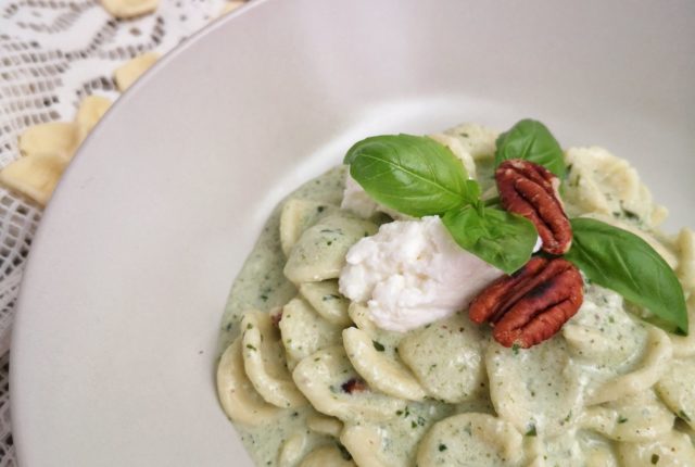 Orecchiette con crema al basilico