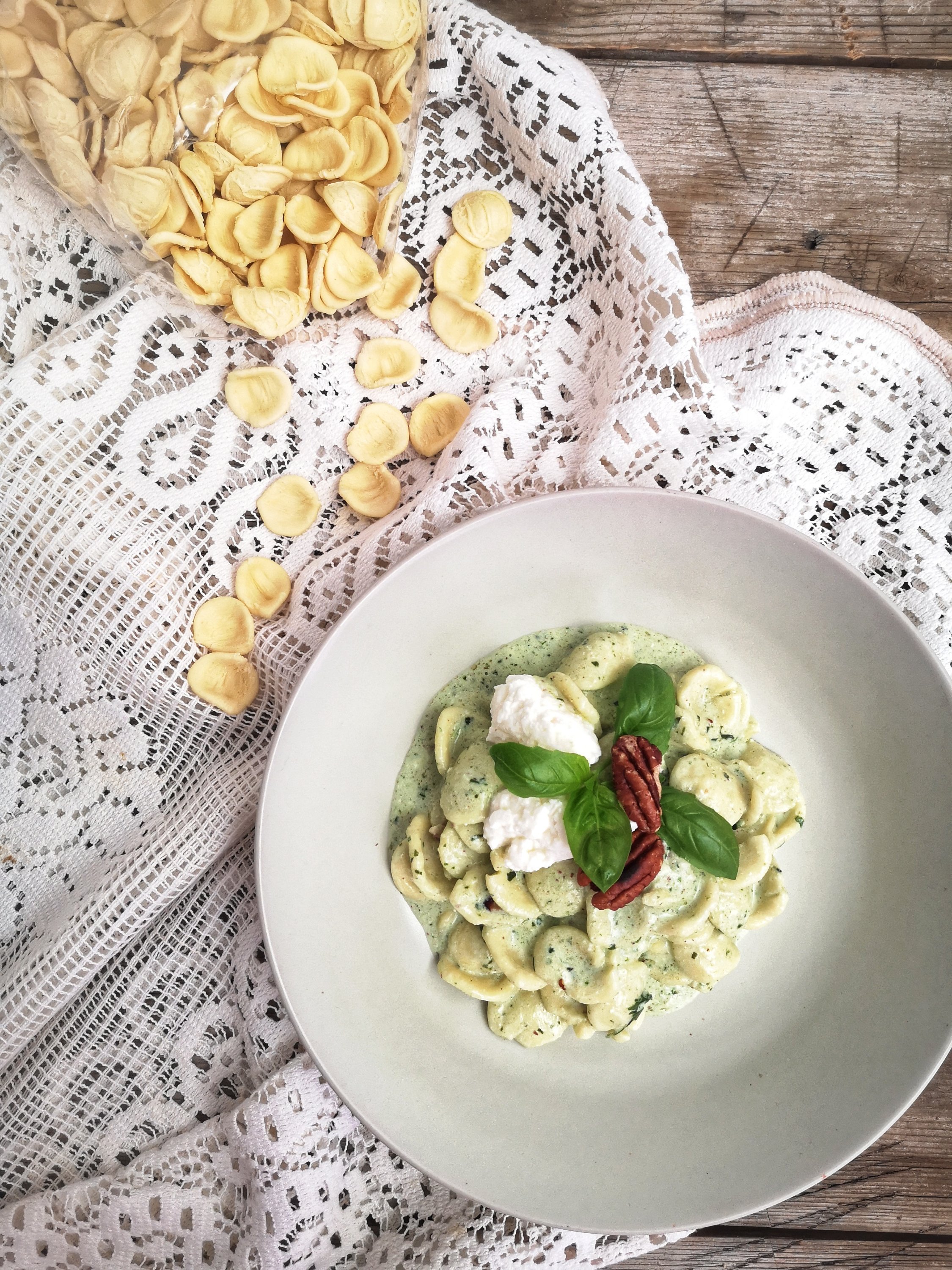 Orecchiette con crema al basilico