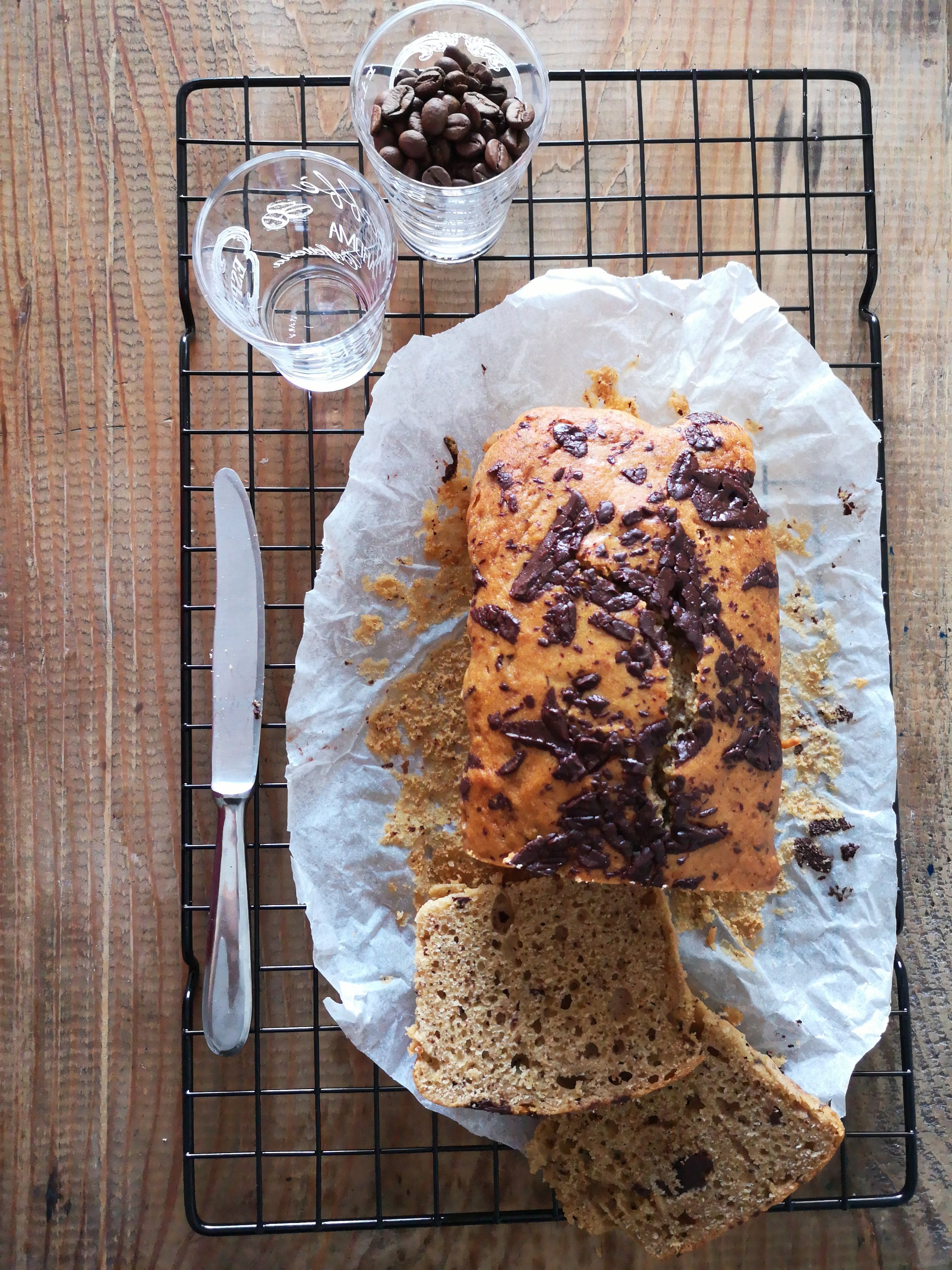 Plumcake al caffè, ricotta e scaglie di cioccolato